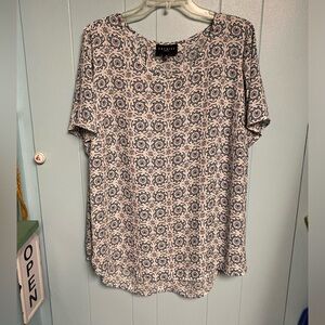 Very pretty blue paisley top. No flaws. Great length. Nice fabric.